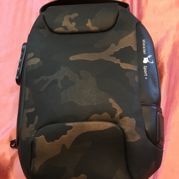Weixier sling, lock and charger in bag.